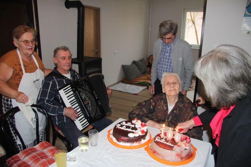 stotinu_godina_bake_ane_1