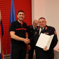 b9e